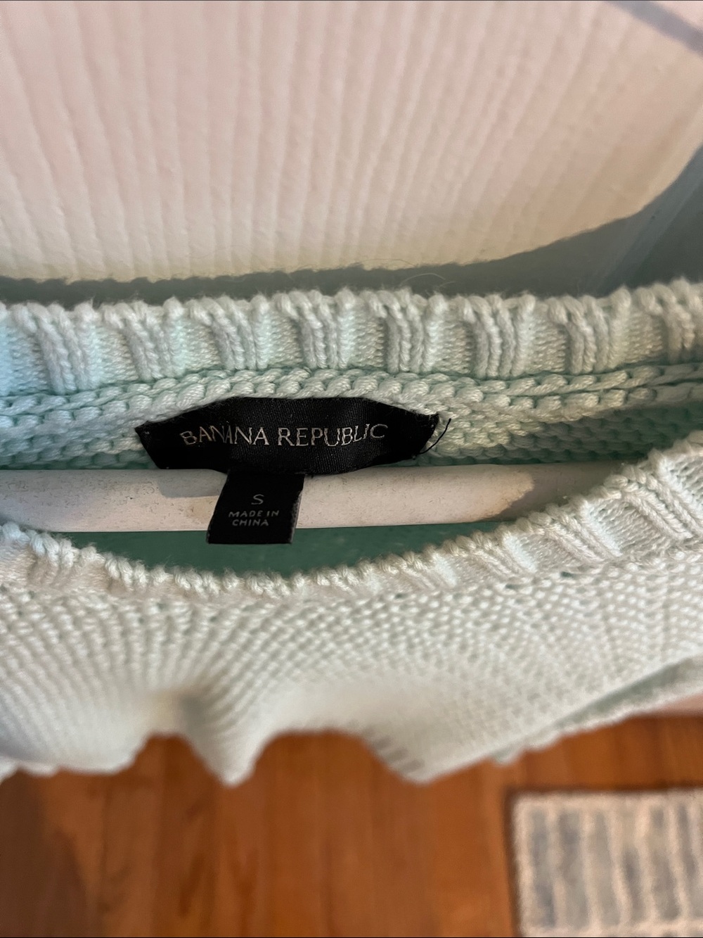 Light green knit sweater vest with textured weave - Picture 3 of 3